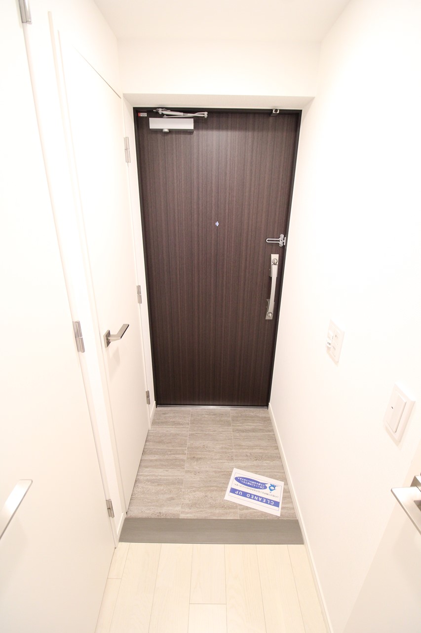 玄関　*同物件、別部屋の写真です