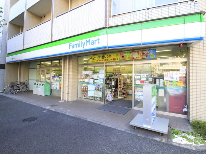 コンビニ　ファミリーマート大塚3丁目店（コンビニ）まで140m