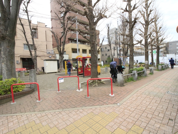 公園　窪町東公園ちびっ子広場（公園）まで350m
