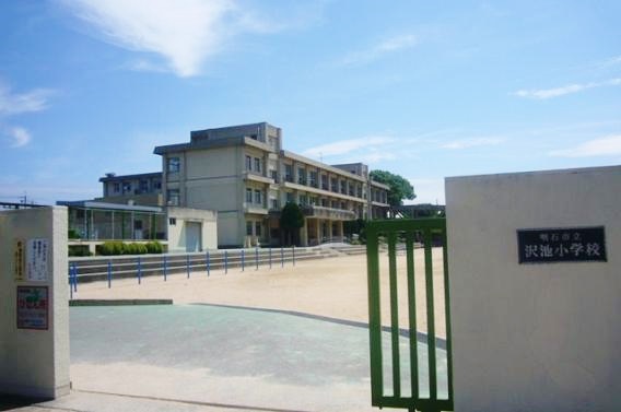 小学校　茨木市立沢池小学校（小学校）まで588m