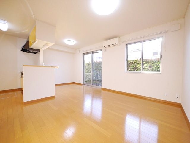 居室・リビング　同物件別部屋写真