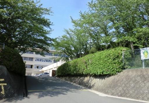 中学校　城山中学校（中学校）まで850m