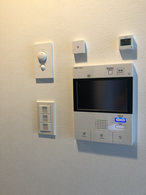 玄関　モニターインターホン
