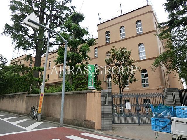 小学校　新宿区立早稲田小学校（小学校）まで487m