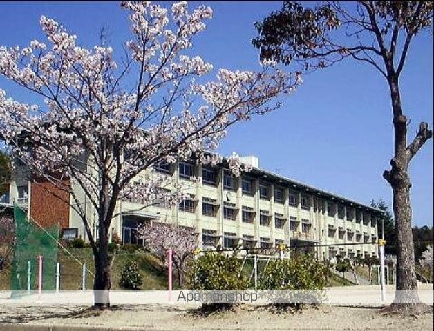 小学校　奈良市立平城西小学校（小学校）まで852m