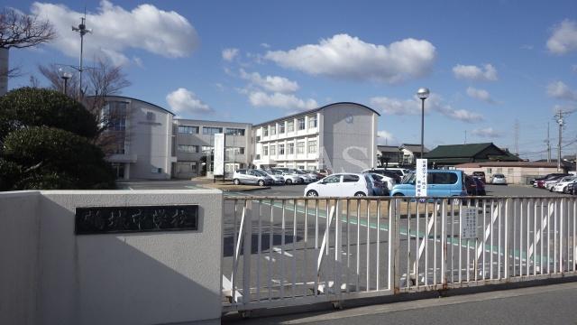 中学校　西尾市立鶴城中学校（中学校）まで800m