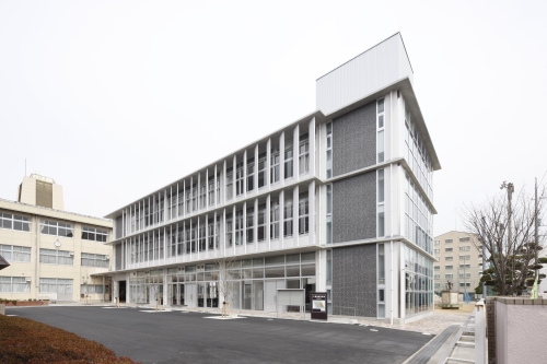 小学校　岡山市立西小学校（小学校）まで942m
