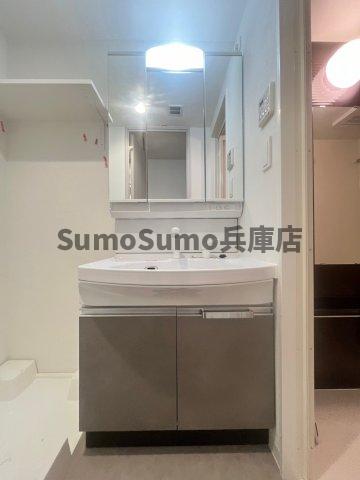 洗面設備　コンパクトで使いやすい洗面所
