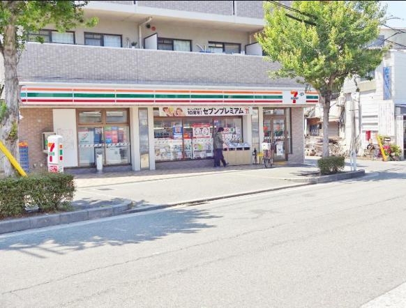 コンビニ　セブン-イレブン神戸泉が丘店（コンビニ）まで277m