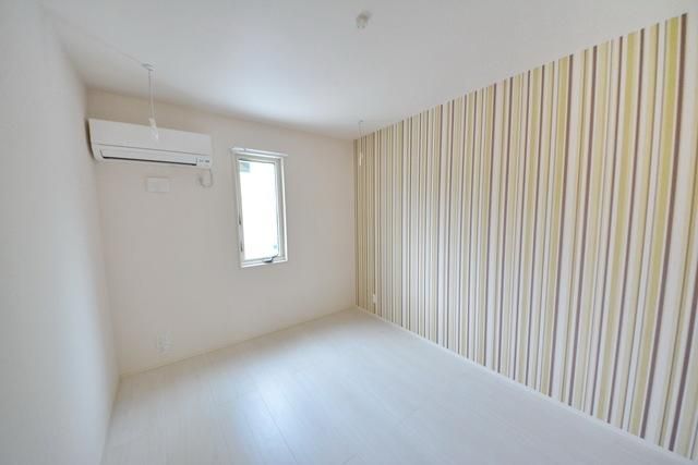 居室・リビング　★寝室★お部屋ごとに壁紙が異なります★