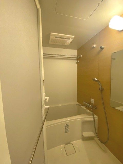 バス・シャワールーム　同タイプの別部屋の写真です