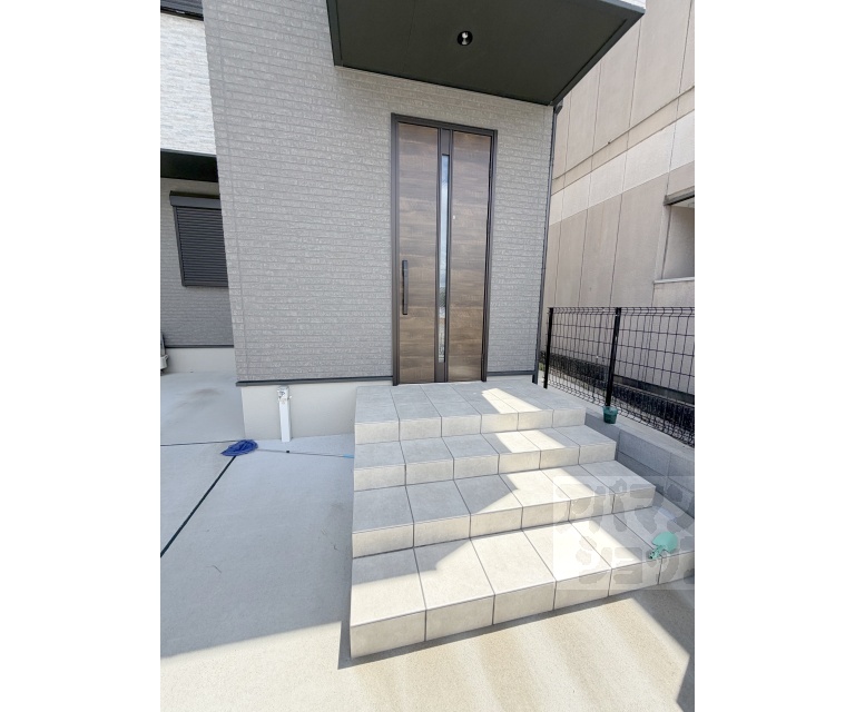 深草西出町貸家の外観写真