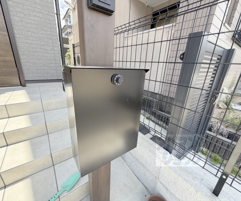 深草西出町貸家の外観写真