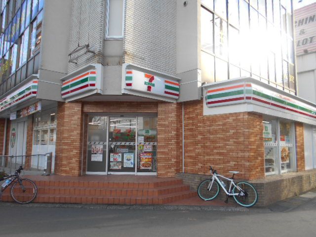 コンビニ　セブン-イレブン 三郷駅南口店（コンビニ）まで518m