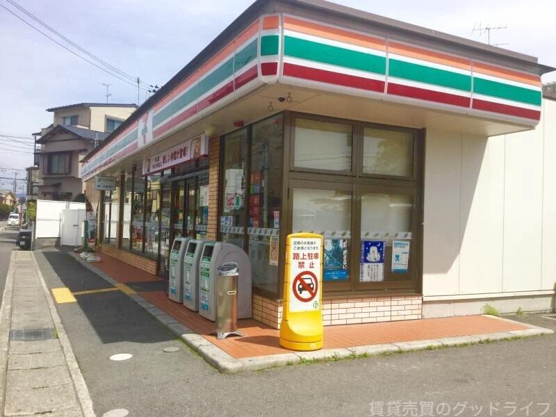 コンビニ　セブンイレブン京都牛ケ瀬店（コンビニ）まで243m