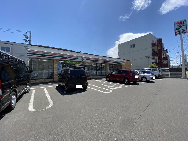 コンビニ　セブンイレブン（コンビニ）まで336m