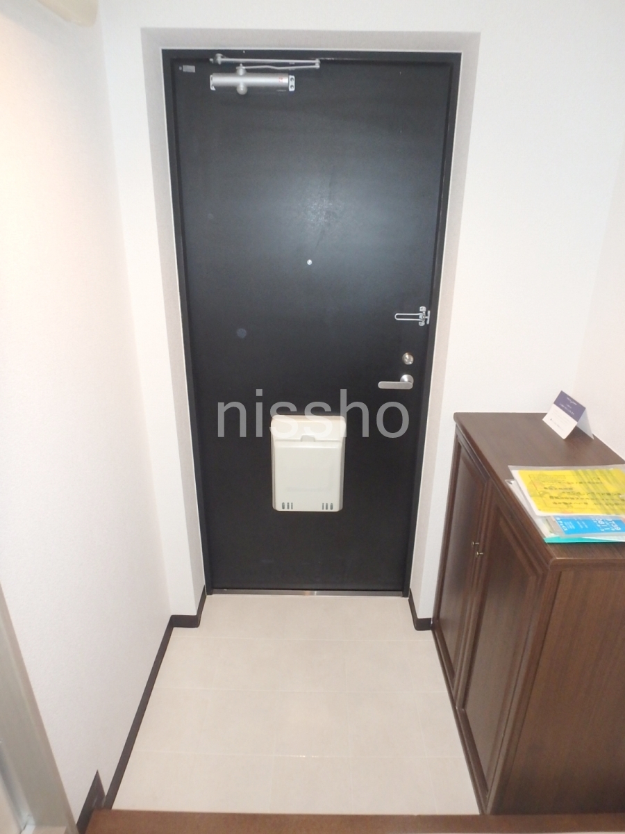 玄関　同タイプ他号室の写真です