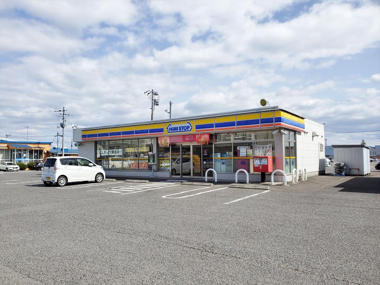 コンビニ　ミニストップ郡山久保田店（コンビニ）まで686m