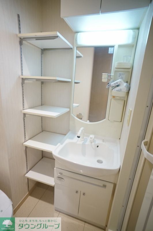 洗面設備　同じ間取りの別部屋写真