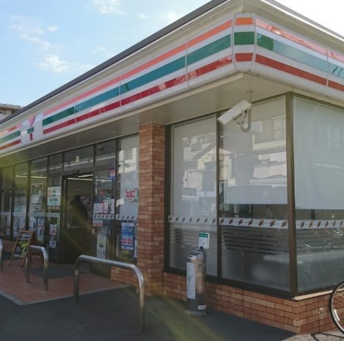 コンビニ　セブン-イレブン板橋東新町２丁目店（コンビニ）まで626m