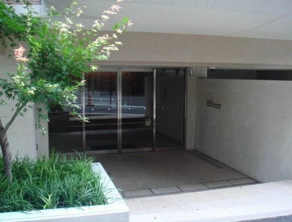 エントランス　弊社は全物件が仲介手数料半月分+税でご紹介可能です。