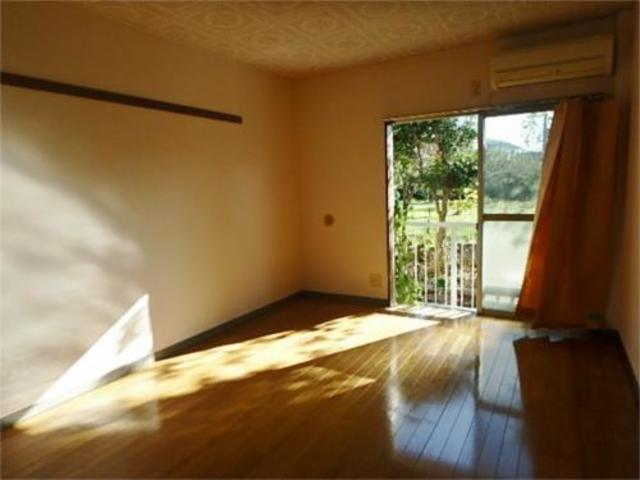 居室・リビング　南向きの明るいお部屋です