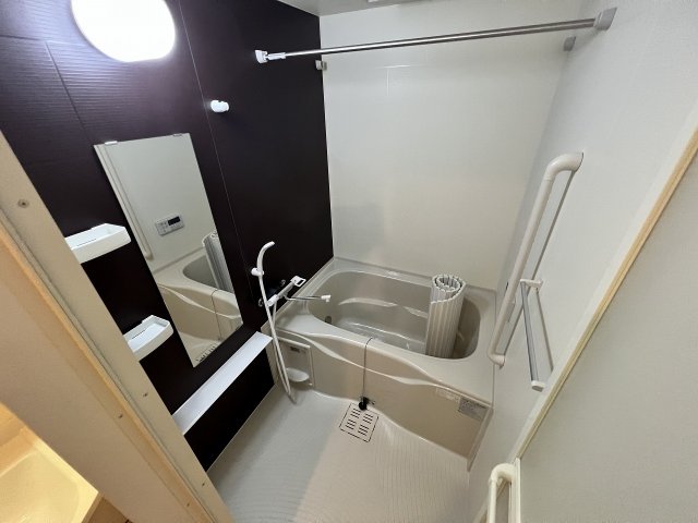 バス・シャワールーム　落ち着いた空間のお風呂です