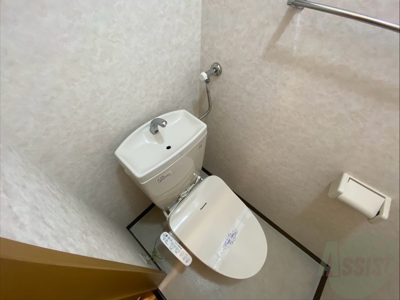 トイレ　ウォシュレット機能がついたトイレです。安心して使用できます。