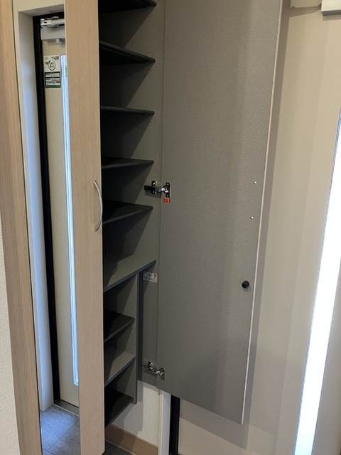 玄関　下駄箱収納