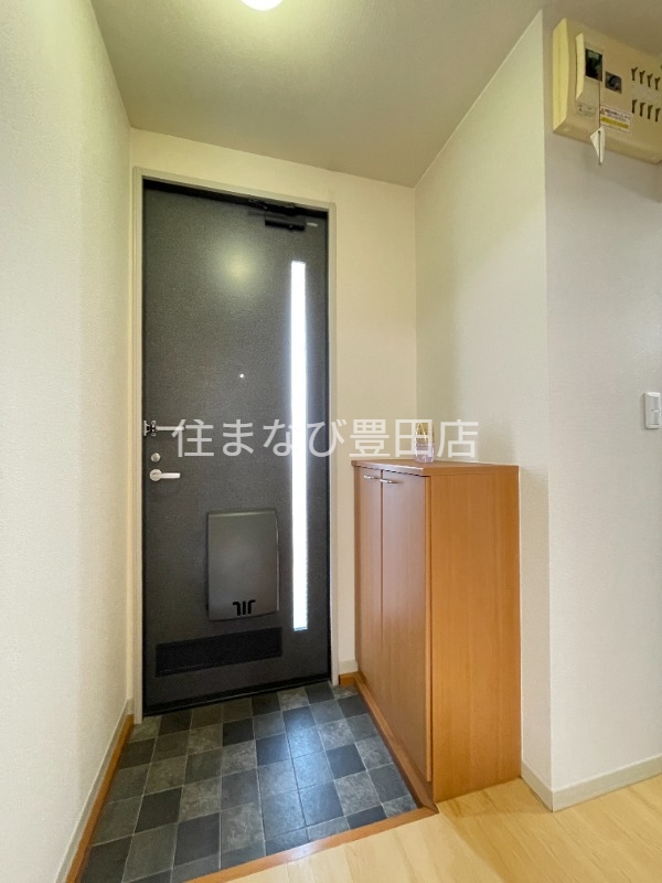 玄関　同型別部屋写真