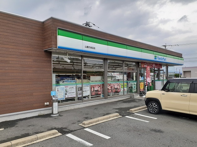 コンビニ　ファミリーマート（コンビニ）まで2300m
