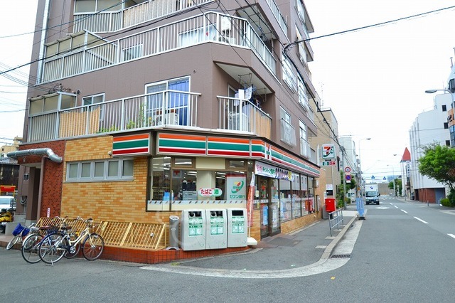 コンビニ　セブンイレブン　大阪十三東1丁目店（コンビニ）まで261m