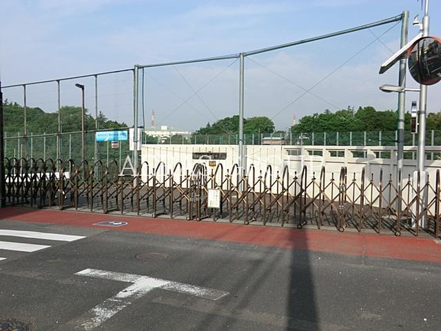 中学校　綾瀬市立北の台中学校（中学校）まで1111m