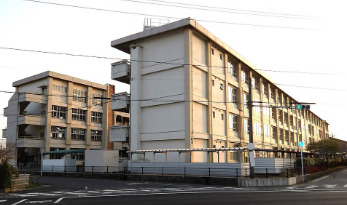 中学校　倉敷市立連島中学校（中学校）まで400m