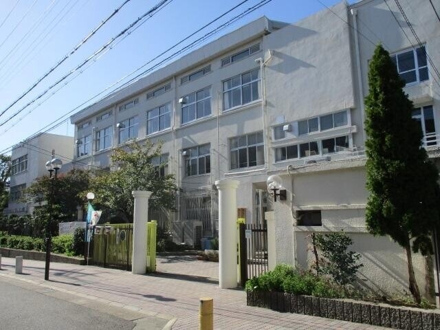 中学校　神戸市立湊川中学校（中学校）まで550m