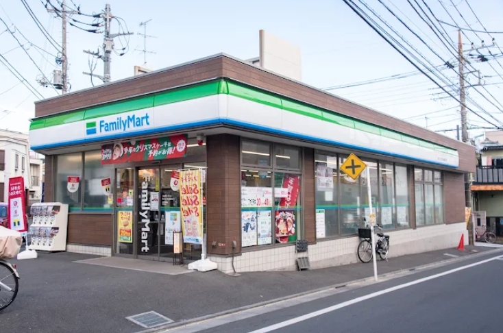 コンビニ　ファミリーマート堀ノ内三丁目水道通り店（コンビニ）まで268m