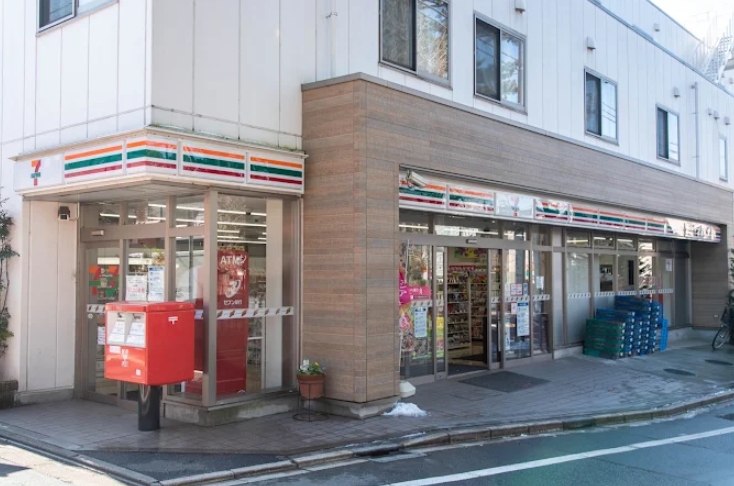 コンビニ　セブンイレブン杉並堀ノ内3丁目店（コンビニ）まで282m