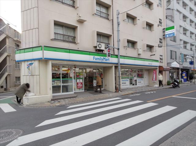 コンビニ　ファミリーマート（コンビニ）まで212m