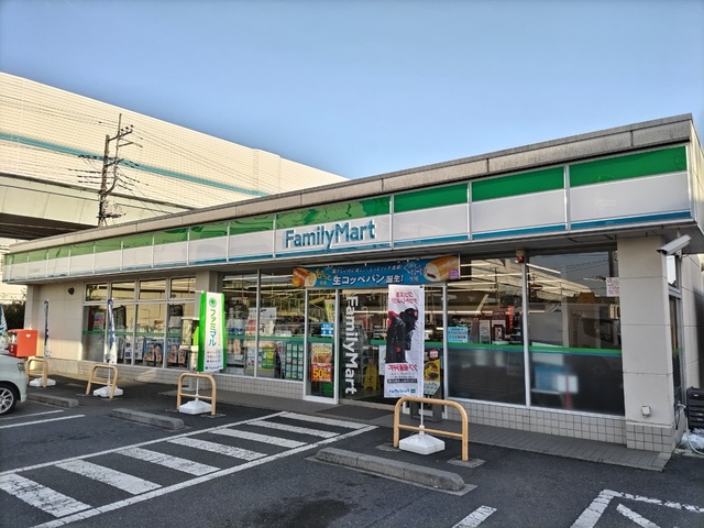 コンビニ　ファミリーマートさいたま松本店（コンビニ）まで500m