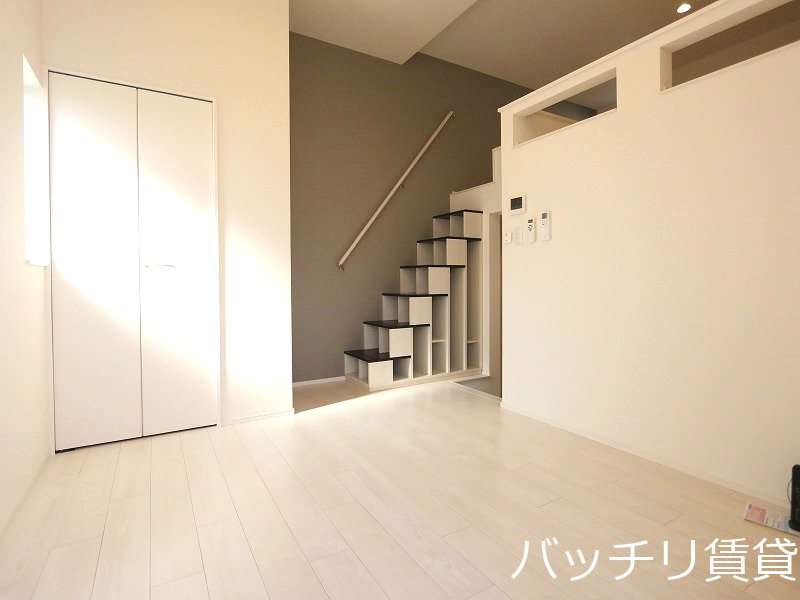 居室・リビング　同型タイプの為、現状を優先致します。