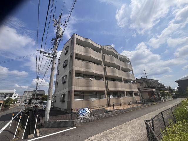 建物外観　コンビニ、スーパーなど近く生活便利な立地です。