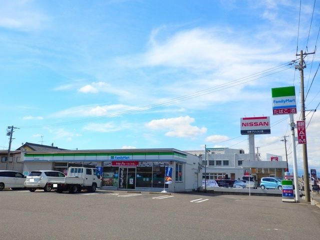 コンビニ　ファミリーマート桑名安永東店（コンビニ）まで650m
