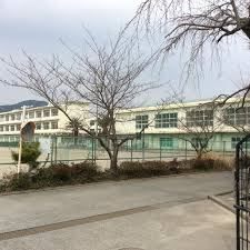 中学校　静岡市立籠上中学校（中学校）まで529m