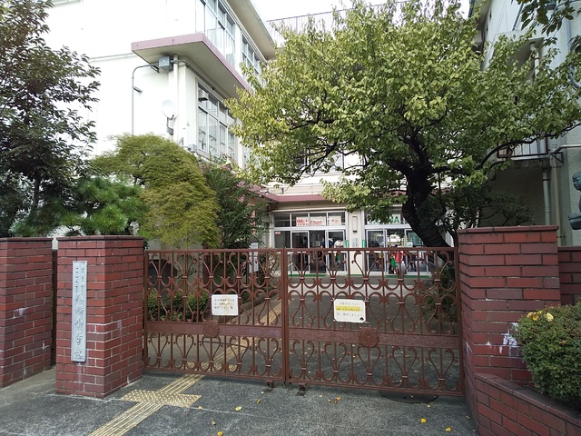 小学校　八幡小学校（小学校）まで375m
