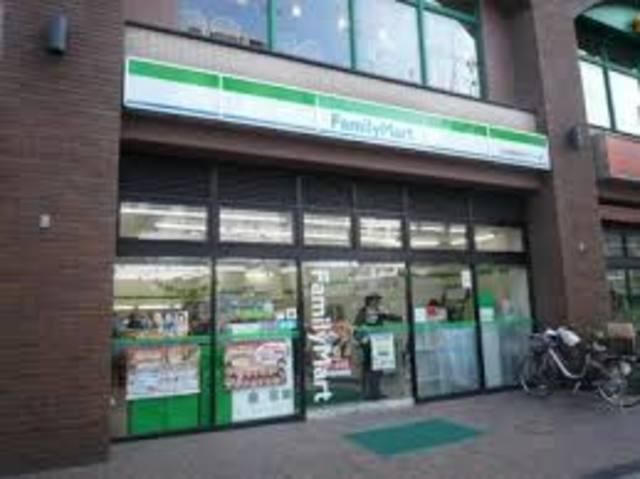 コンビニ　ファミリーマート（コンビニ）まで479m