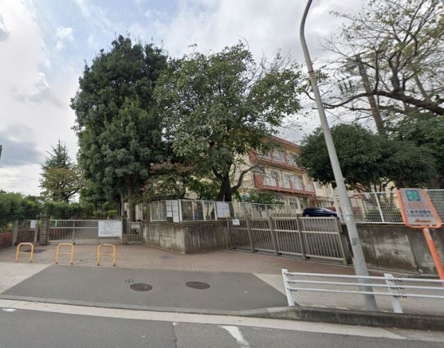 小学校　横浜市立鶴ケ峯小学校（小学校）まで289m