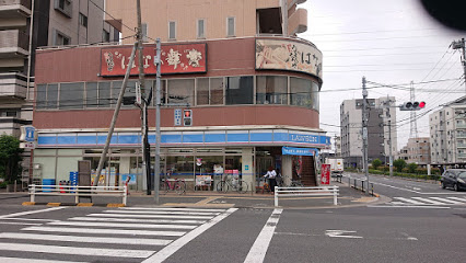コンビニ　ローソン 足立六町駅前店（コンビニ）まで188m
