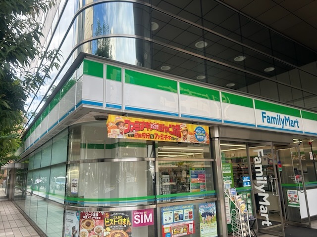 コンビニ　ファミリーマート（コンビニ）まで249m