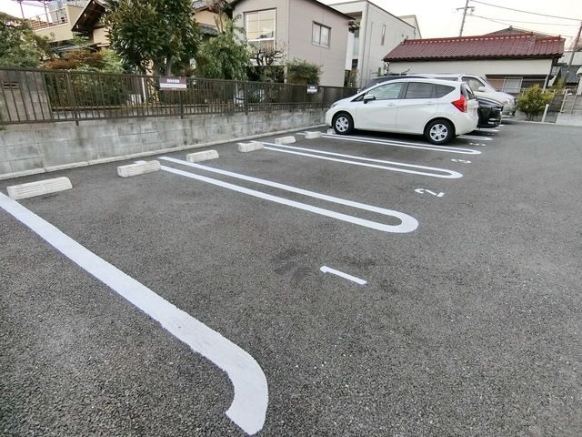 駐車場　☆敷地内駐車場あり
