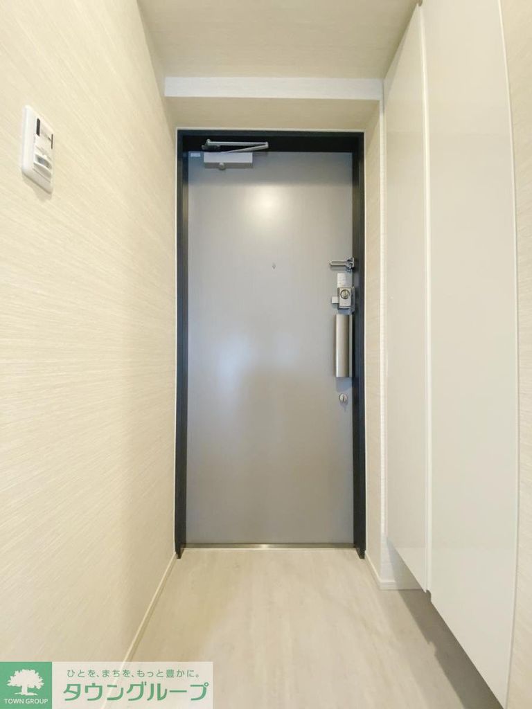 玄関　内見の予約先は【タウンハウジング中野店】です★